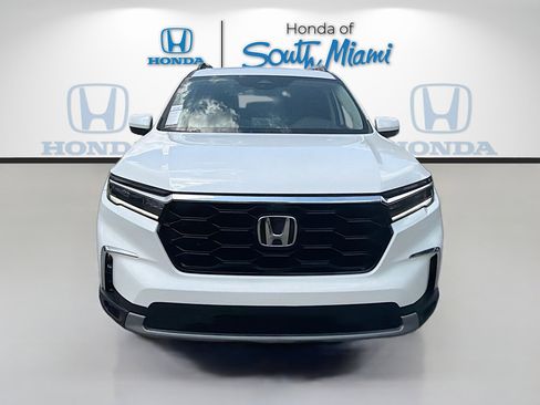 Used 2025 Honda Pilot Elite image 2