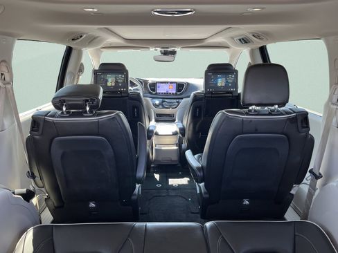 Used 2021 Chrysler Pacifica Limited w/ Uconnect Theater Family Group AWD/4WD image 21