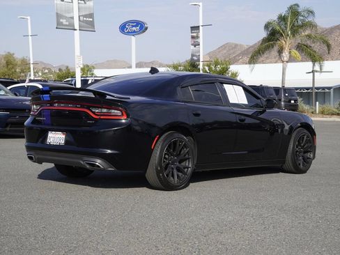 Certified 2016 Dodge Charger SXT RWD image 4