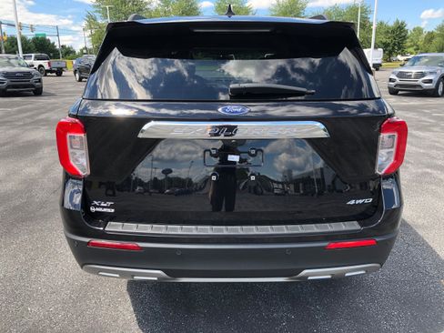 Certified 2023 Ford Explorer XLT w/ Equipment Group 202A image 4