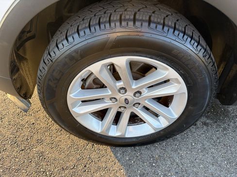 Used 2017 Ford Explorer XLT w/ Equipment Group 202A FWD image 14