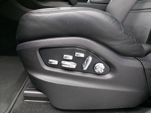 Used 2019 Porsche Cayenne image 31