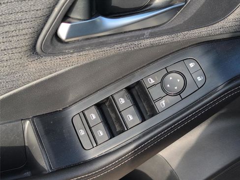 Used 2023 Nissan Rogue SV image 16