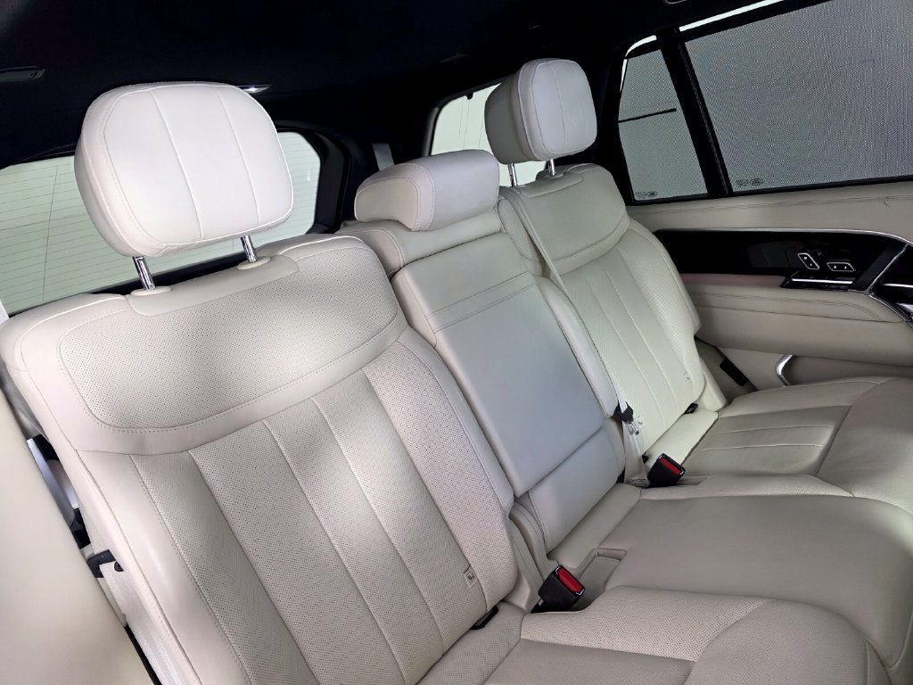 Used 2025 Land Rover Range Rover Long Wheelbase SE AWD/4WD image 25