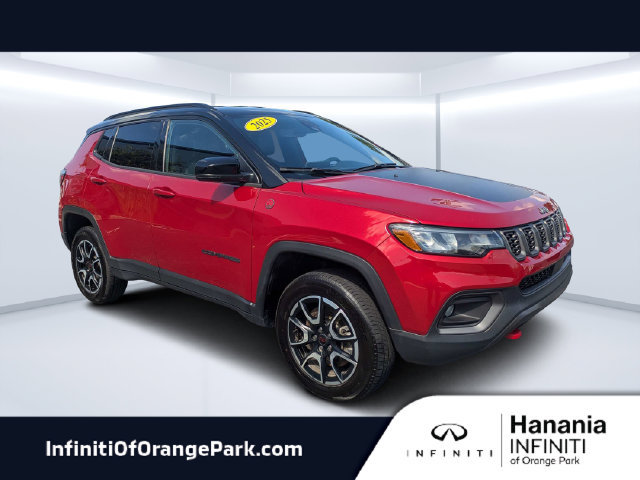 Used 2025 Jeep Compass Trailhawk AWD/4WD image 1