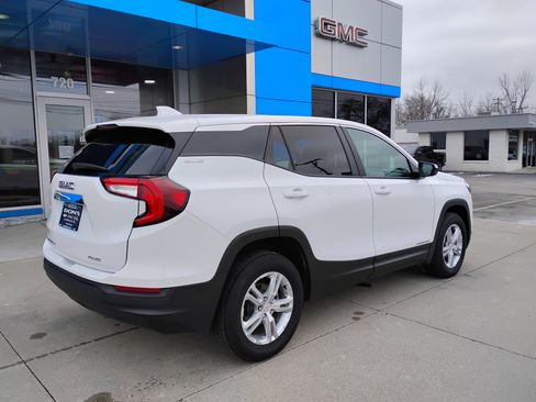 Used 2023 GMC Terrain SLE image 36
