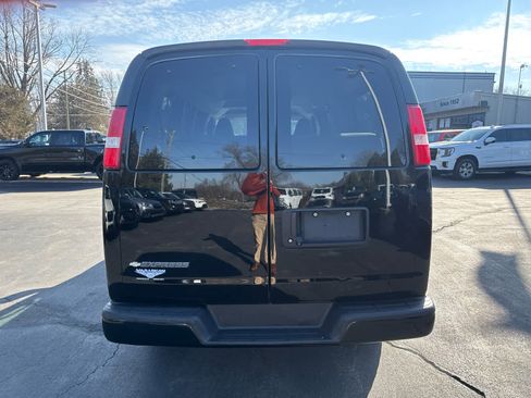 Used 2018 Chevrolet Express 2500 LS w/ Driver Convenience Package image 4