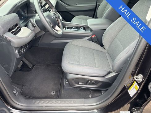 Used 2025 Ford Explorer Active AWD/4WD image 12