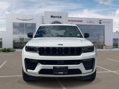 Used 2026 Jeep Grand Cherokee Limited AWD/4WD image 3