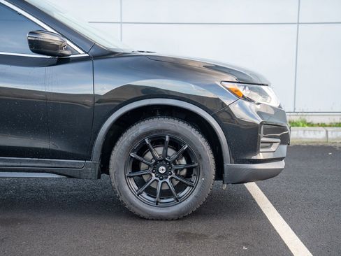 Used 2019 Nissan Rogue SV image 9