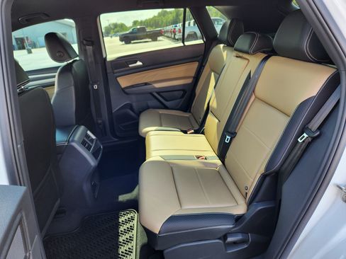 Used 2023 Volkswagen Atlas Cross Sport SE w/ Black Wheel Package AWD/4WD image 11