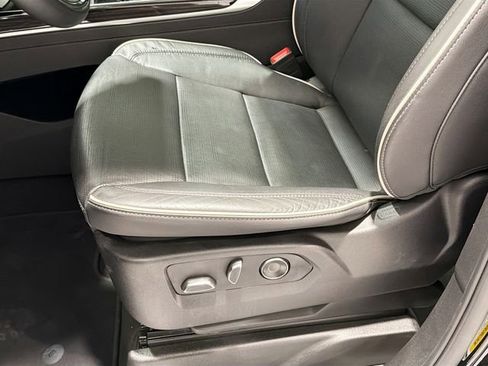 Certified 2025 Cadillac Escalade ESV Premium Luxury image 18