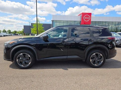 Used 2025 Nissan Rogue SV AWD/4WD image 4
