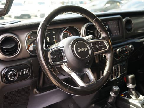 Used 2020 Jeep Gladiator Sport w/ Technology Group AWD/4WD image 13