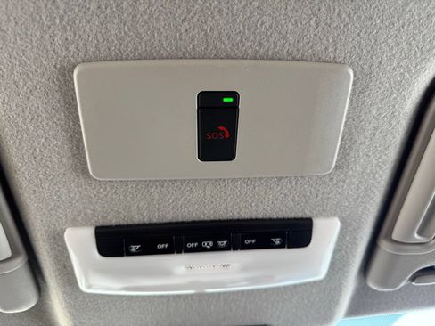 Used 2024 Nissan Kicks SR FWD image 41