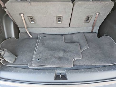 Used 2020 Chevrolet Traverse LT image 34