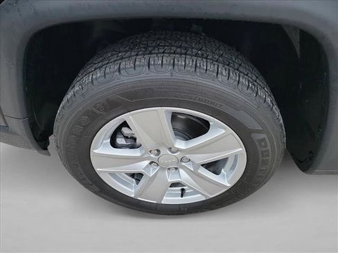 Used 2022 Jeep Compass Latitude image 9