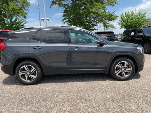 Used 2019 GMC Terrain SLT w/ Preferred Package FWD image 2