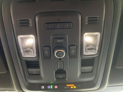 Used 2023 GMC Yukon XL Denali Ultimate AWD/4WD image 32