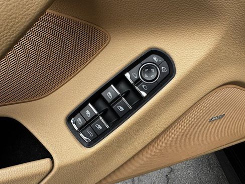 Used 2015 Porsche Panamera S image 20