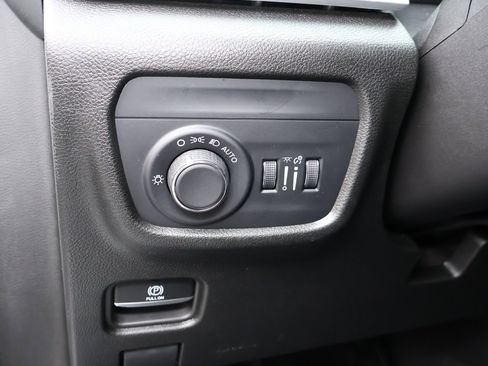 Used 2023 Jeep Grand Cherokee Altitude AWD/4WD image 12