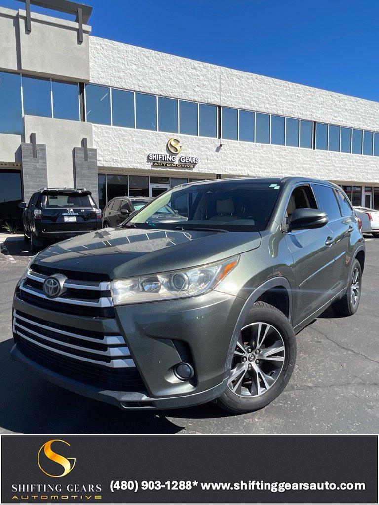 Used 2017 Toyota Highlander Plus FWD image 1