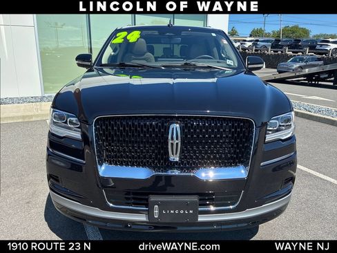 Certified 2024 Lincoln Navigator Reserve AWD/4WD image 11