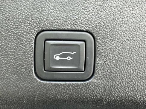 Used 2023 Cadillac Escalade Luxury RWD image 13