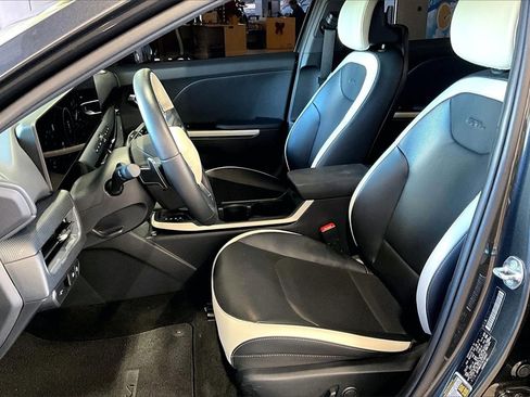 Used 2025 Kia K4 GT-Line Turbo image 3