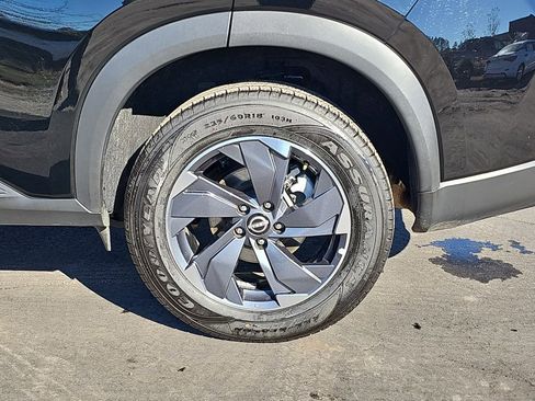 Used 2025 Nissan Rogue SV image 35