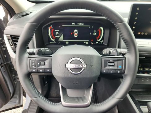 Certified 2025 Nissan Rogue SL w/ SL Premium Package AWD/4WD image 9