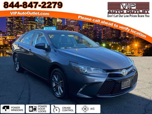 Used 2016 Toyota Camry SE image 1