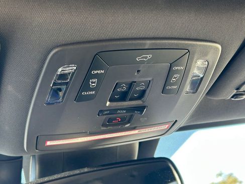 Certified 2023 Toyota Sienna Platinum image 19