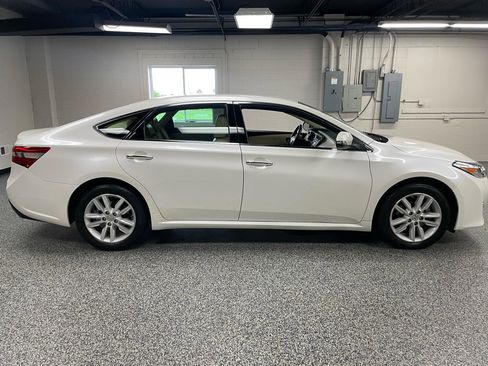Used 2013 Toyota Avalon XLE FWD image 3
