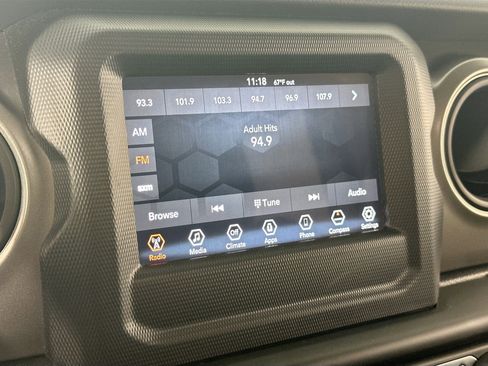 Used 2023 Jeep Wrangler Willys AWD/4WD image 14