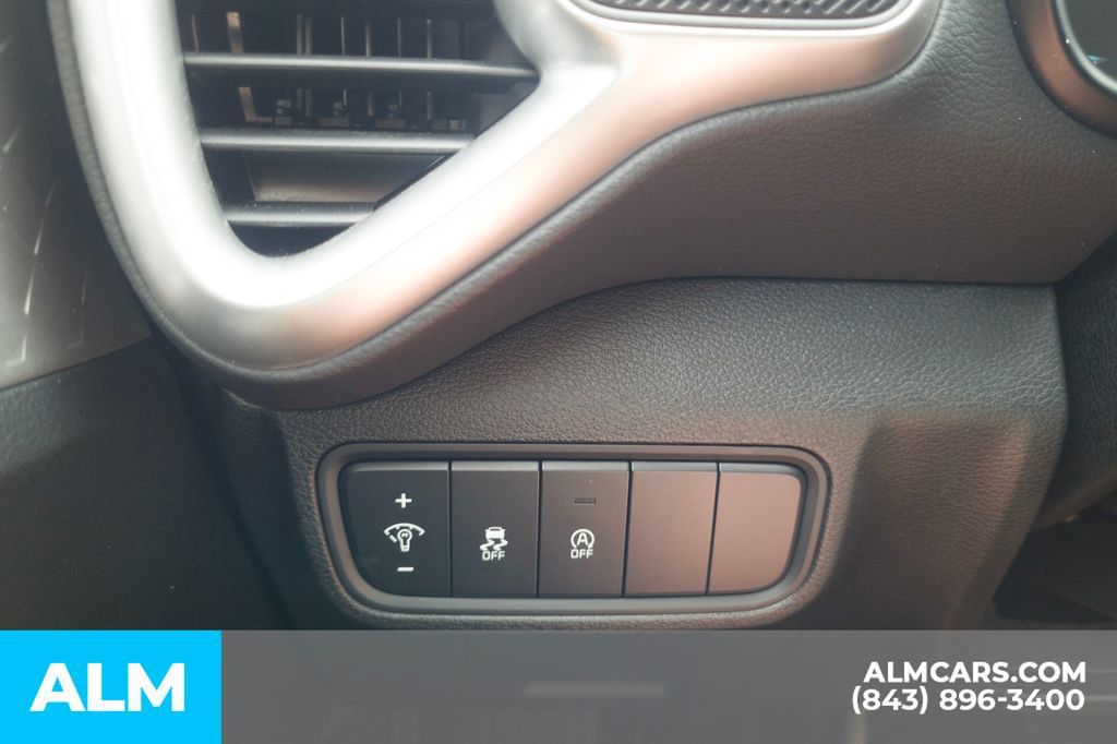 Used 2025 Kia Soul LX w/ LX Technology Package FWD image 33