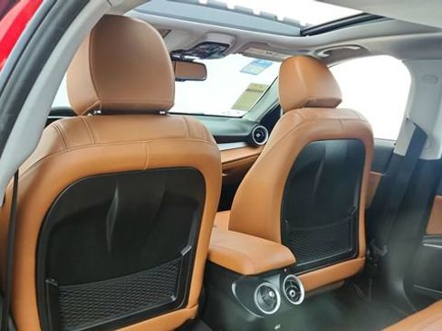 Used 2017 Alfa Romeo Giulia Ti w/ TI 19" Sport Package image 30