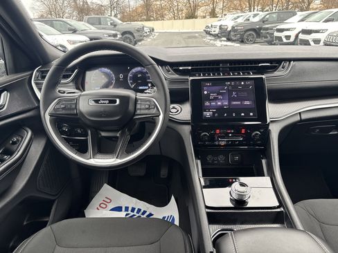 New 2025 Jeep Grand Cherokee Laredo X w/ Luxury Tech Group I image 19