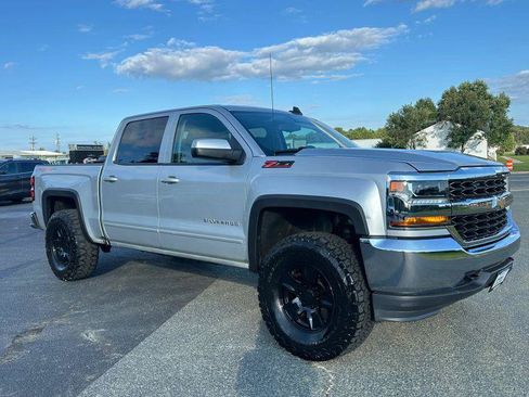 Used 2017 Chevrolet Silverado 1500 LT AWD/4WD image 2