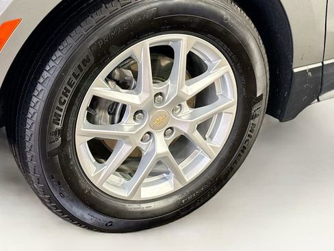 Used 2024 Chevrolet Equinox LT FWD image 7