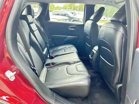 Used 2019 Jeep Cherokee Limited FWD image 13