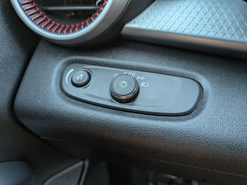 Used 2025 Chevrolet Trax RS w/ Driver Confidence Package image 32