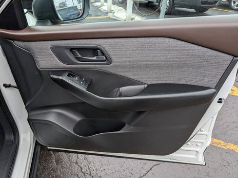 Used 2023 Nissan Rogue S image 27