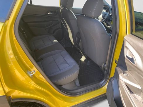 Used 2025 Chevrolet Trax RS FWD image 13