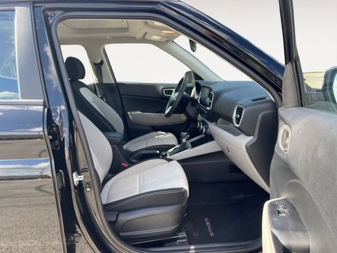 Used 2025 Hyundai Venue SEL FWD image 15