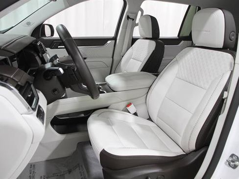 Used 2025 GMC Acadia Denali w/ LPO, Floor Liner Package FWD image 5