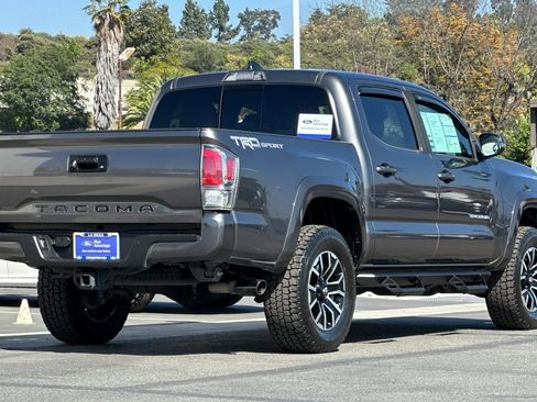 Used 2021 Toyota Tacoma TRD Sport w/ Technology Package image 3