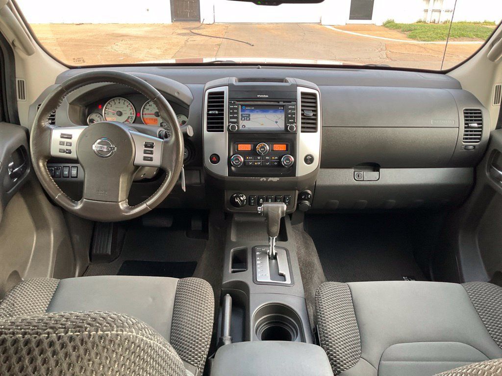 Used 2017 Nissan Frontier PRO-4X AWD/4WD image 3