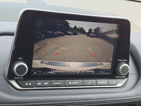 Used 2024 Nissan Rogue SV AWD/4WD image 25