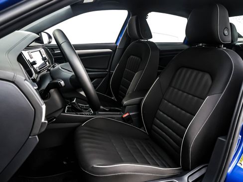 Used 2024 Volkswagen Jetta Sport image 17